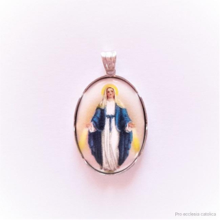 Barevná stříbrná medailka Panny Marie