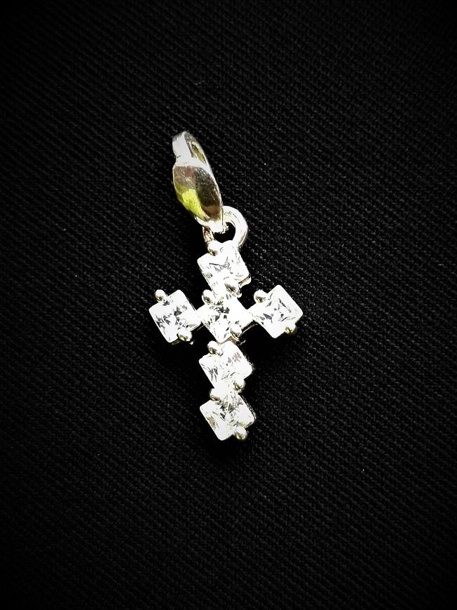 Křížek stříbrný kamínkový