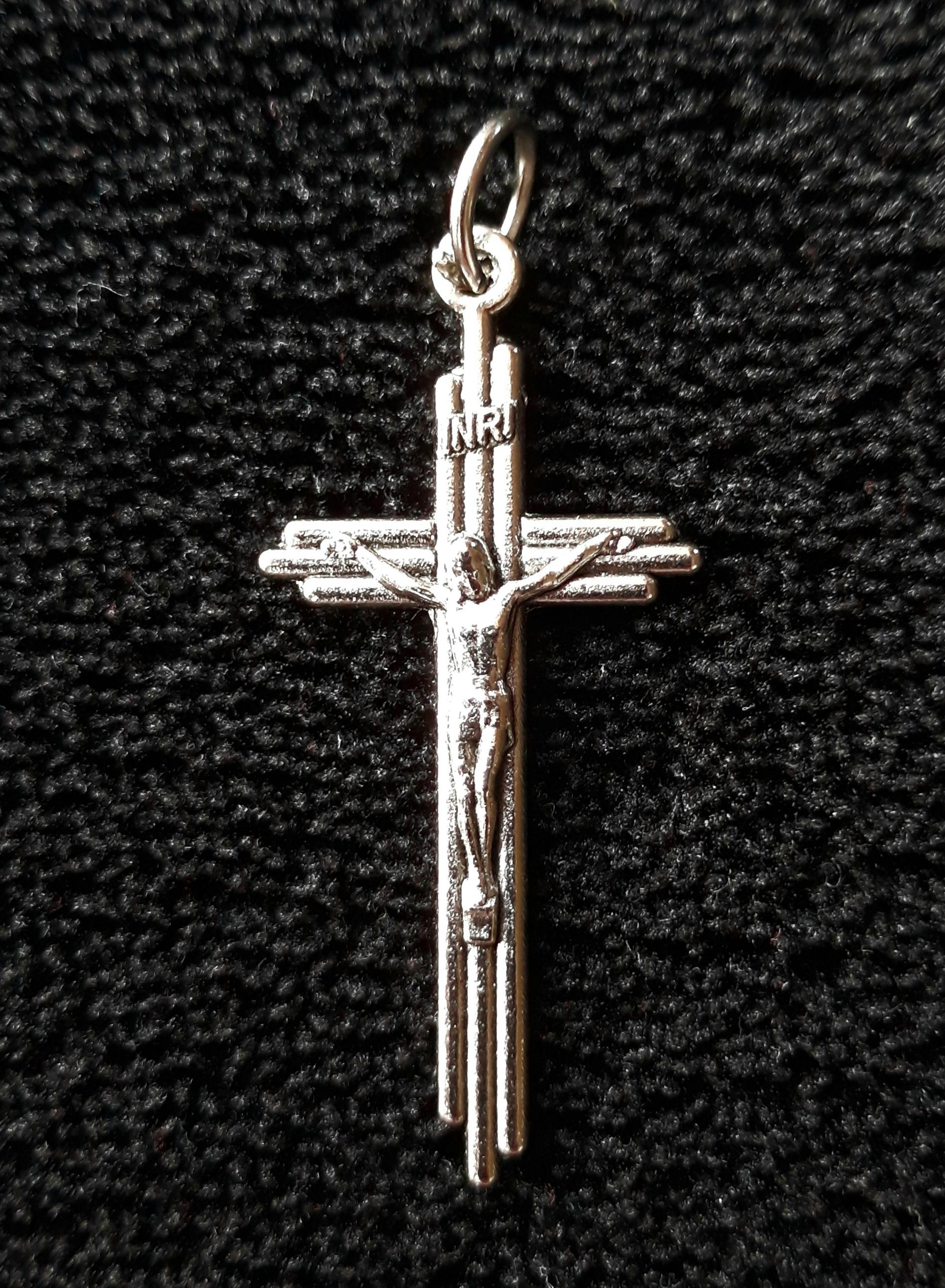 Křížek (bižuterie) trojitý 4 cm