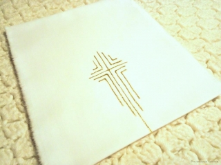 Malovaná křestní rouška pro dospělé "trojitý křížek"