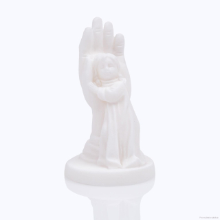 Dítě v Boží ruce - soška 5,2 cm (alabastr)
