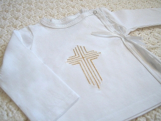 Křestní košilka "skládaný kříž" (různé barevné varianty)