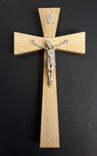 Kříž s Kristem - světlé dřevo, rozšířené konce