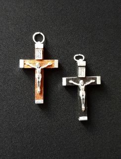 Křížek - dřevo, kov (3,5 cm)